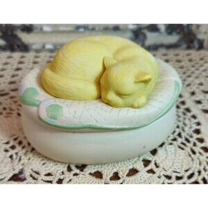 Vtg Hallmark Ceramic White Cat Kitten in a Bed Trinket Box w/ Lid Bisque